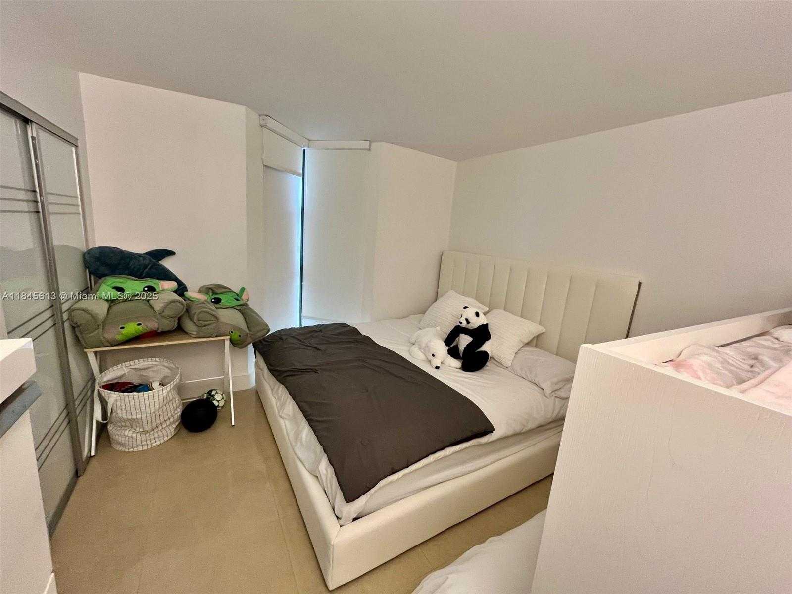 Small Image of 1000 ISLAND BLVD #610, Aventura Number 22