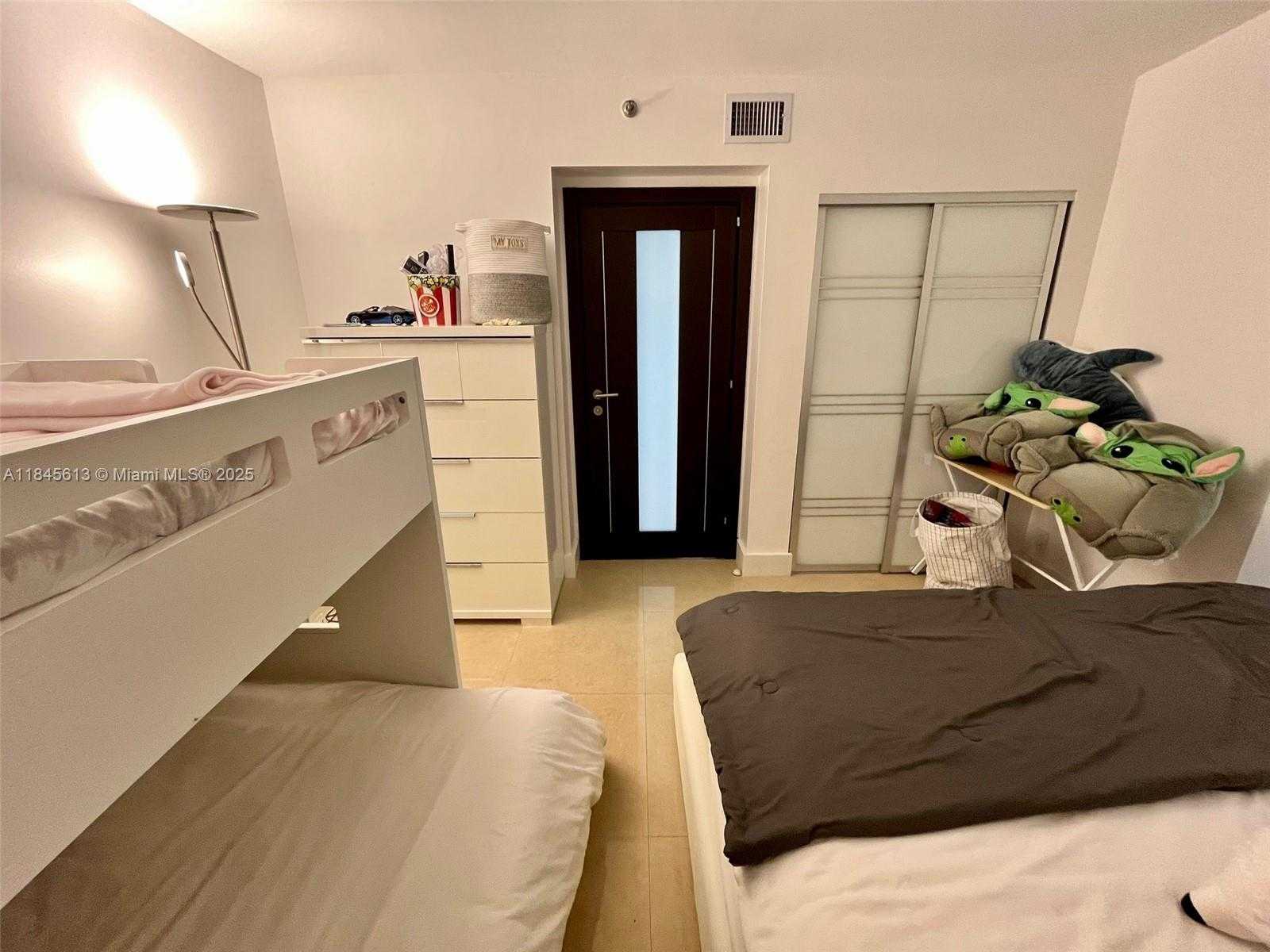 Small Image of 1000 ISLAND BLVD #610, Aventura Number 24