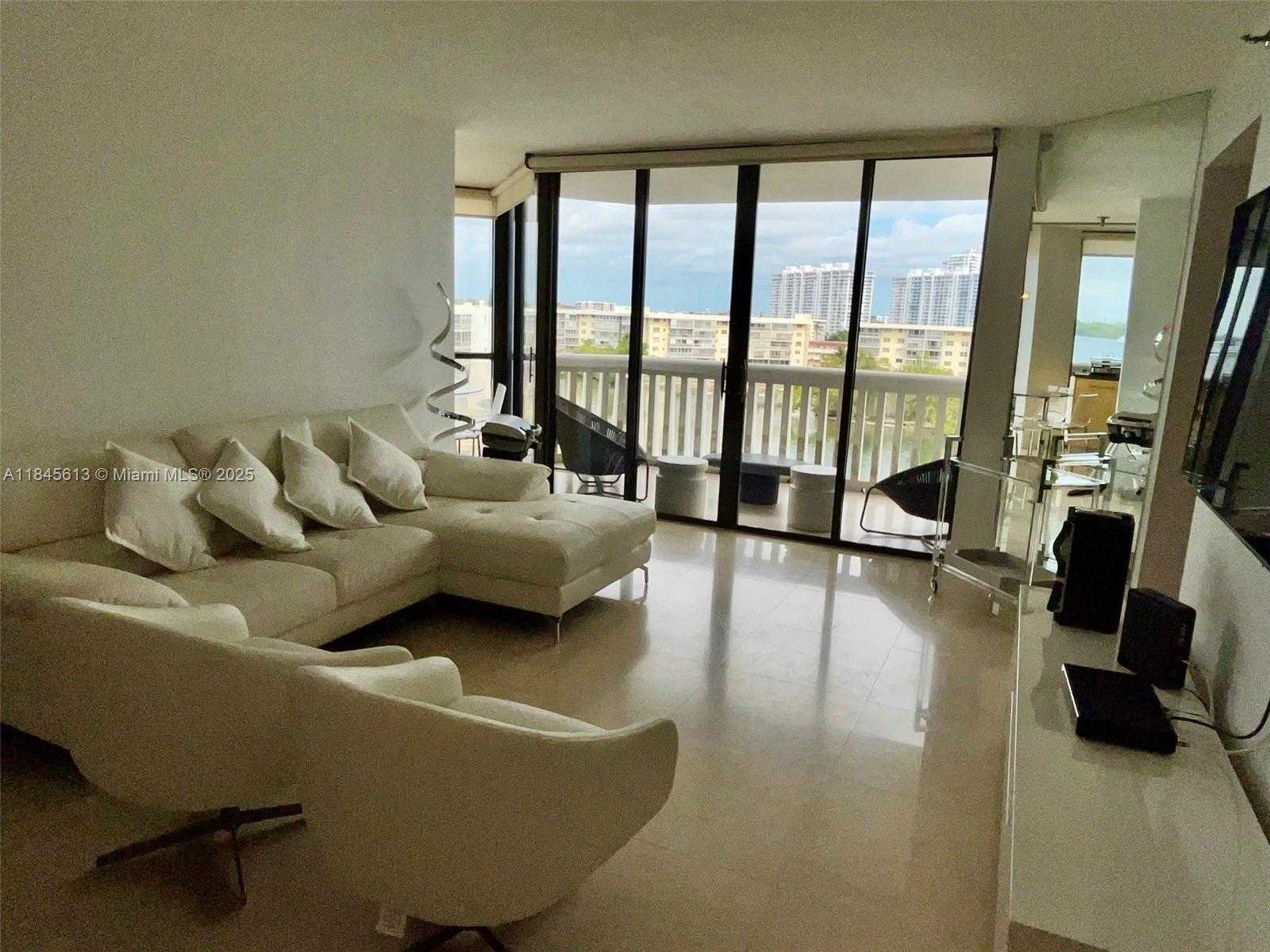 Small Image of 1000 ISLAND BLVD #610, Aventura Number 3