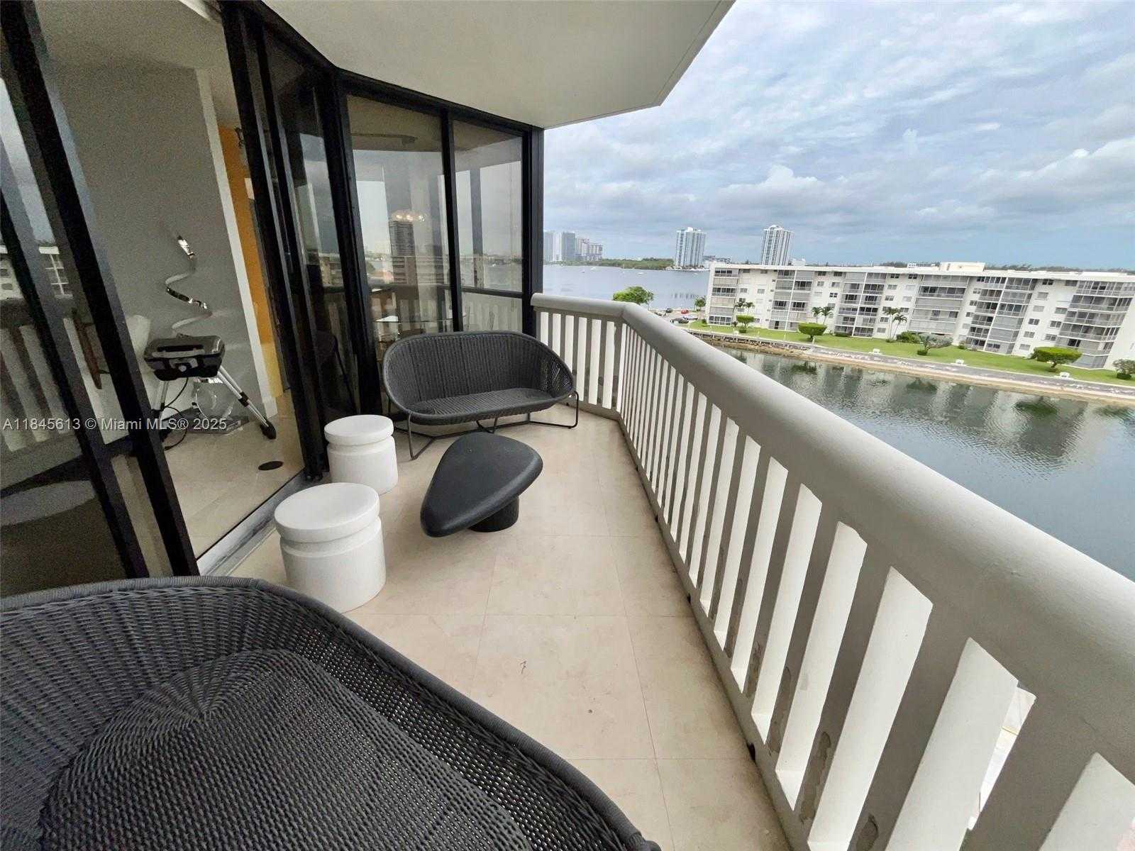 Small Image of 1000 ISLAND BLVD #610, Aventura Number 5