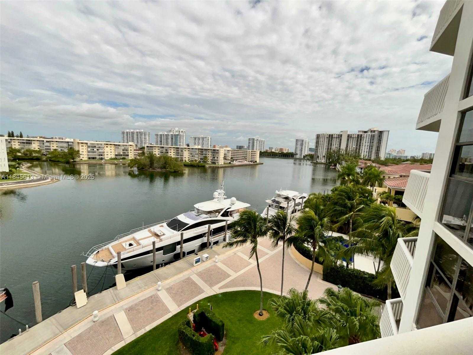 Small Image of 1000 ISLAND BLVD #610, Aventura Number 6