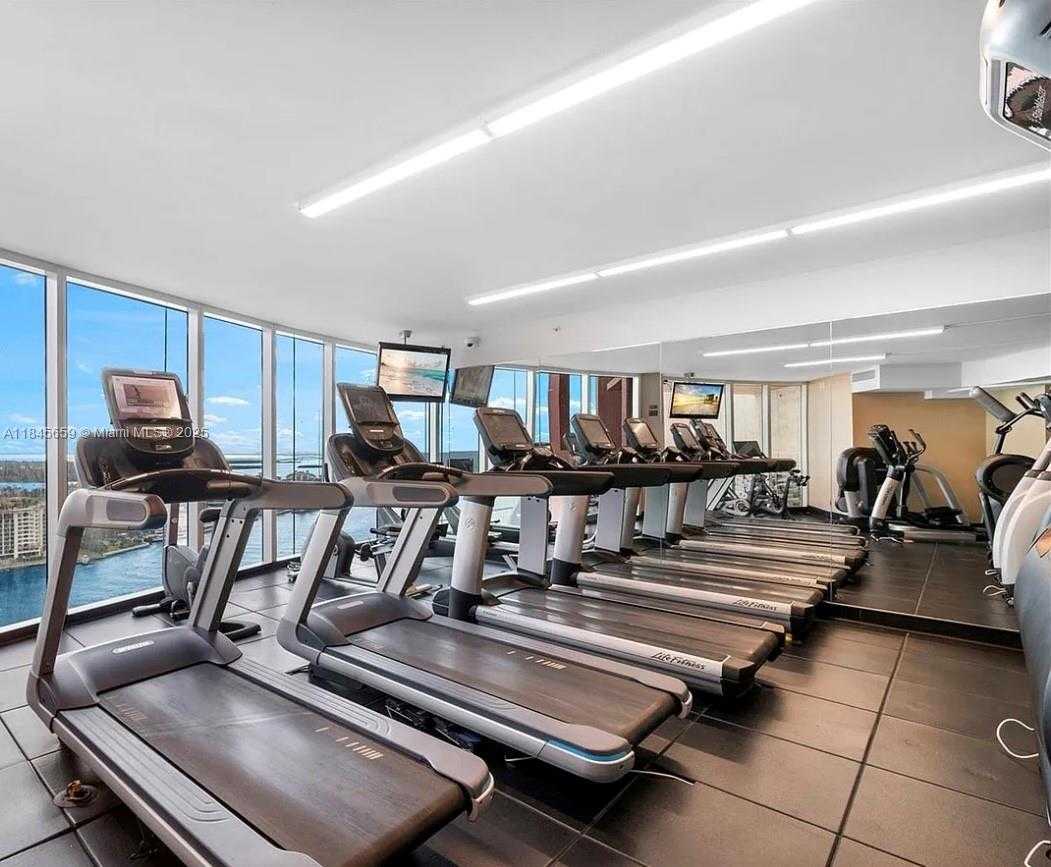 Small Image of 300 SOUTH POINTE DR #1901, Miami Beach Number 18