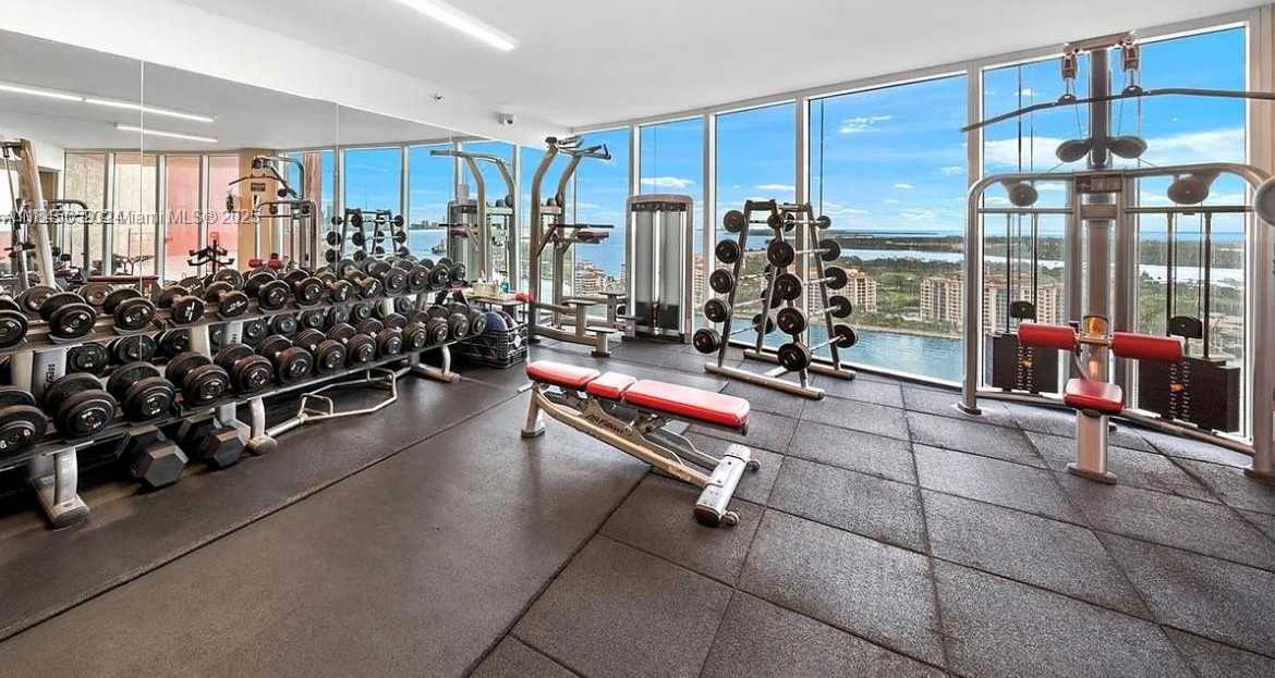 Small Image of 300 SOUTH POINTE DR #1901, Miami Beach Number 25