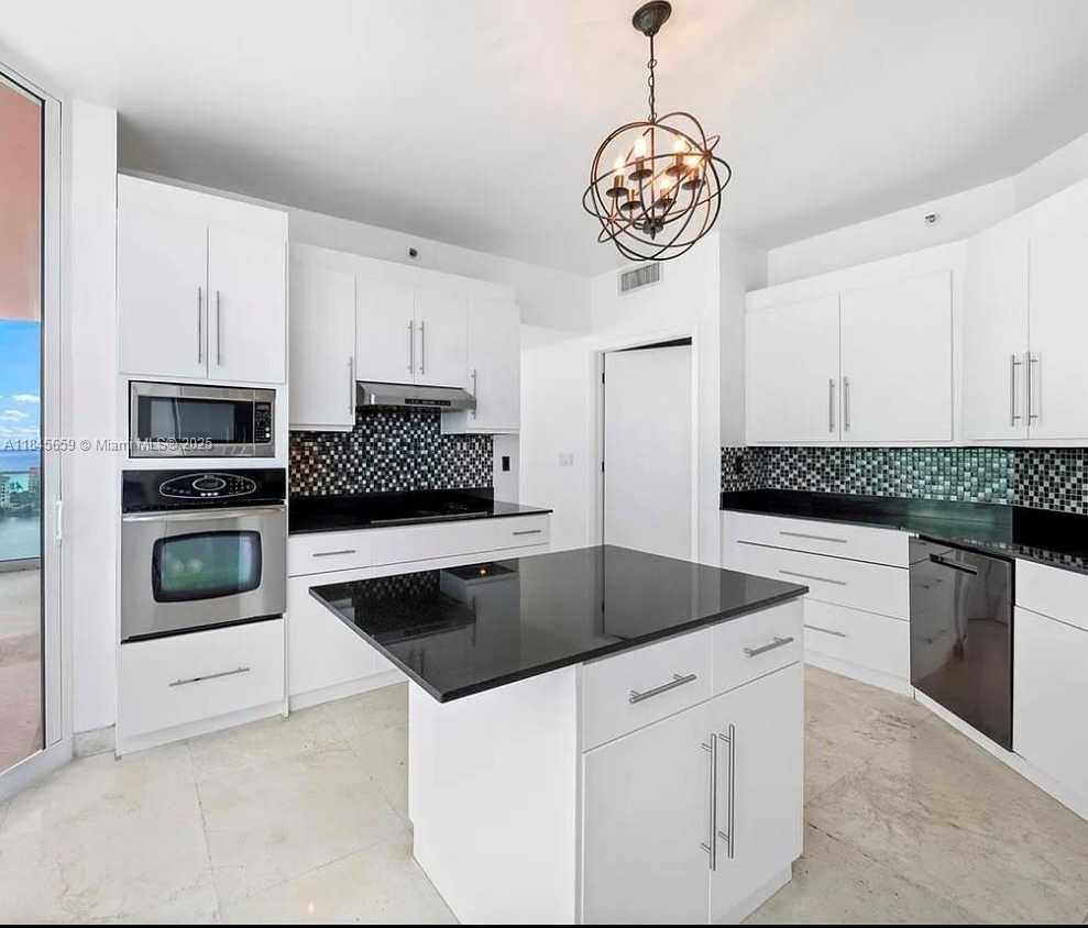 Small Image of 300 SOUTH POINTE DR #1901, Miami Beach Number 5