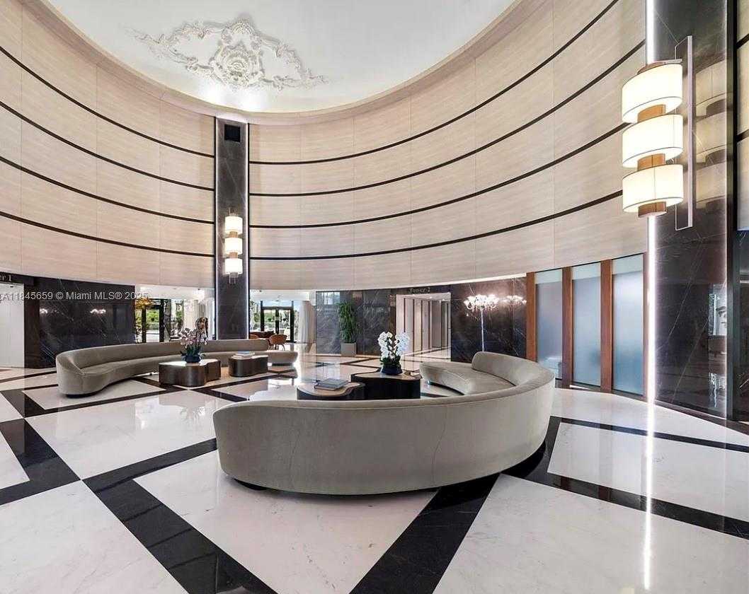 Small Image of 300 SOUTH POINTE DR #1901, Miami Beach Number 9