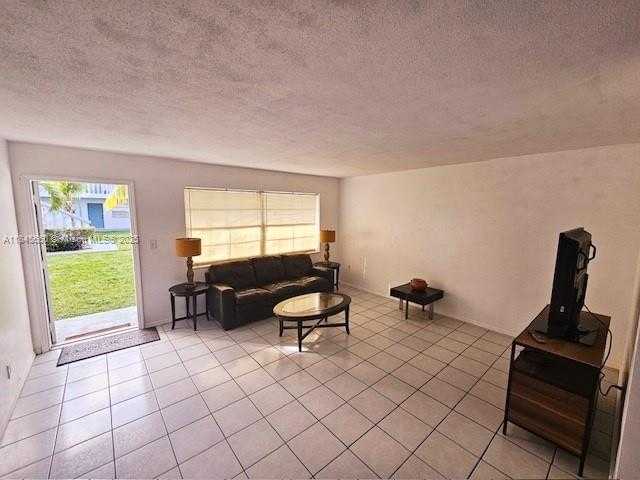 Small Image of 5112 HOLLYWOOD BLVD #2, Hollywood Number 3