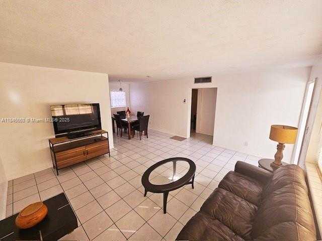 Small Image of 5112 HOLLYWOOD BLVD #2, Hollywood Number 4