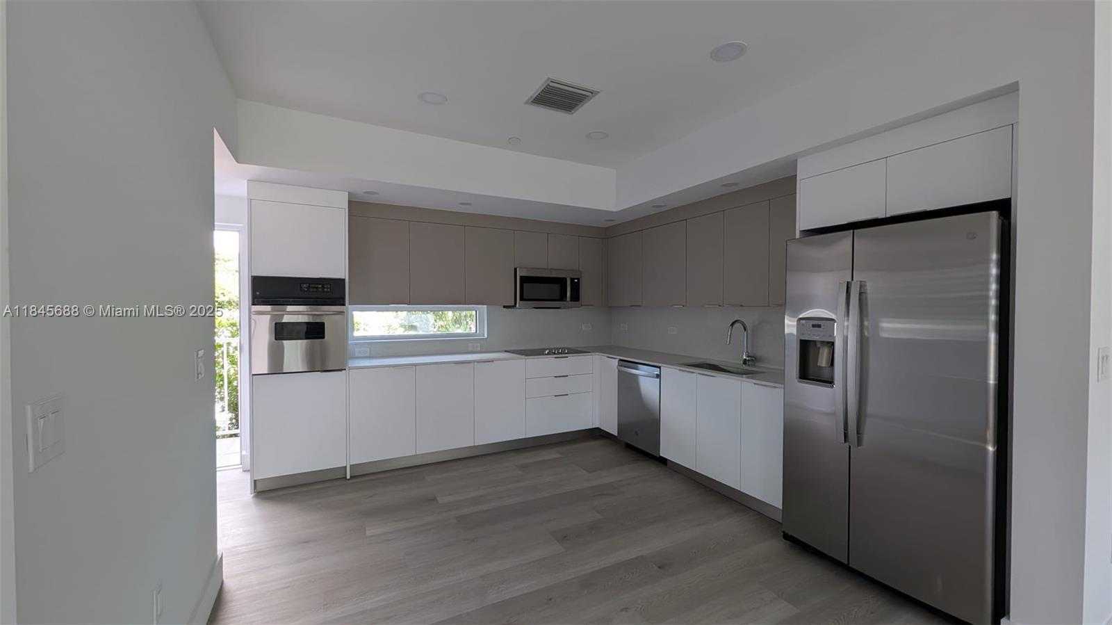 Small Image of 816 84TH ST #3, Miami Beach Number 6