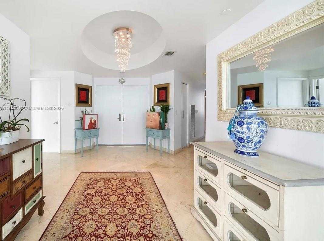 Small Image of 300 SOUTH POINTE DR #1902, Miami Beach Number 13