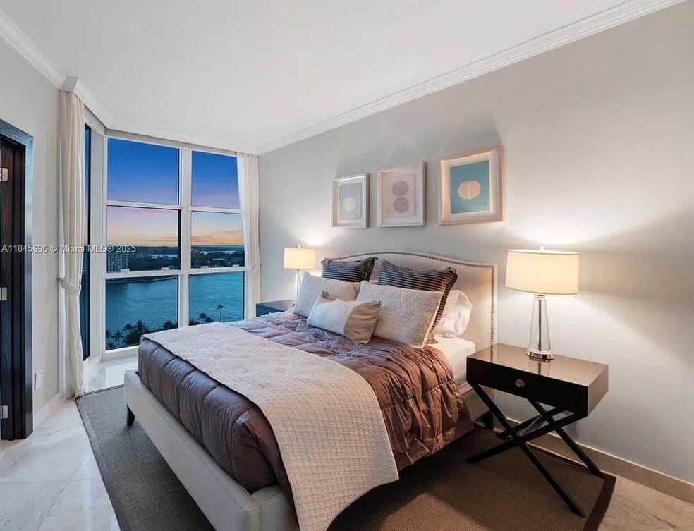 Small Image of 300 SOUTH POINTE DR #1902, Miami Beach Number 18