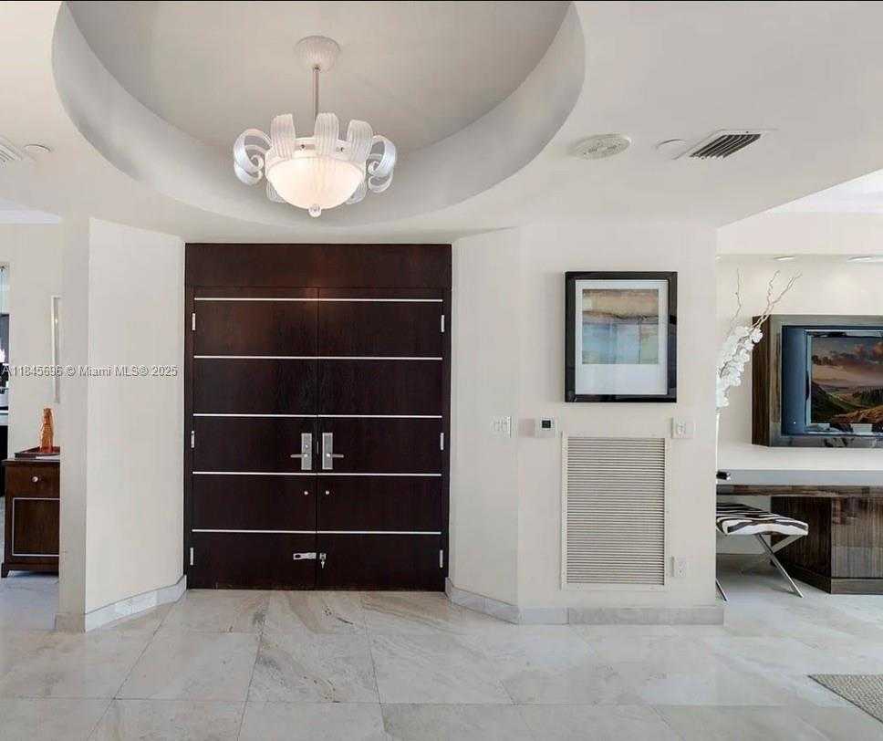 Small Image of 300 SOUTH POINTE DR #1902, Miami Beach Number 19