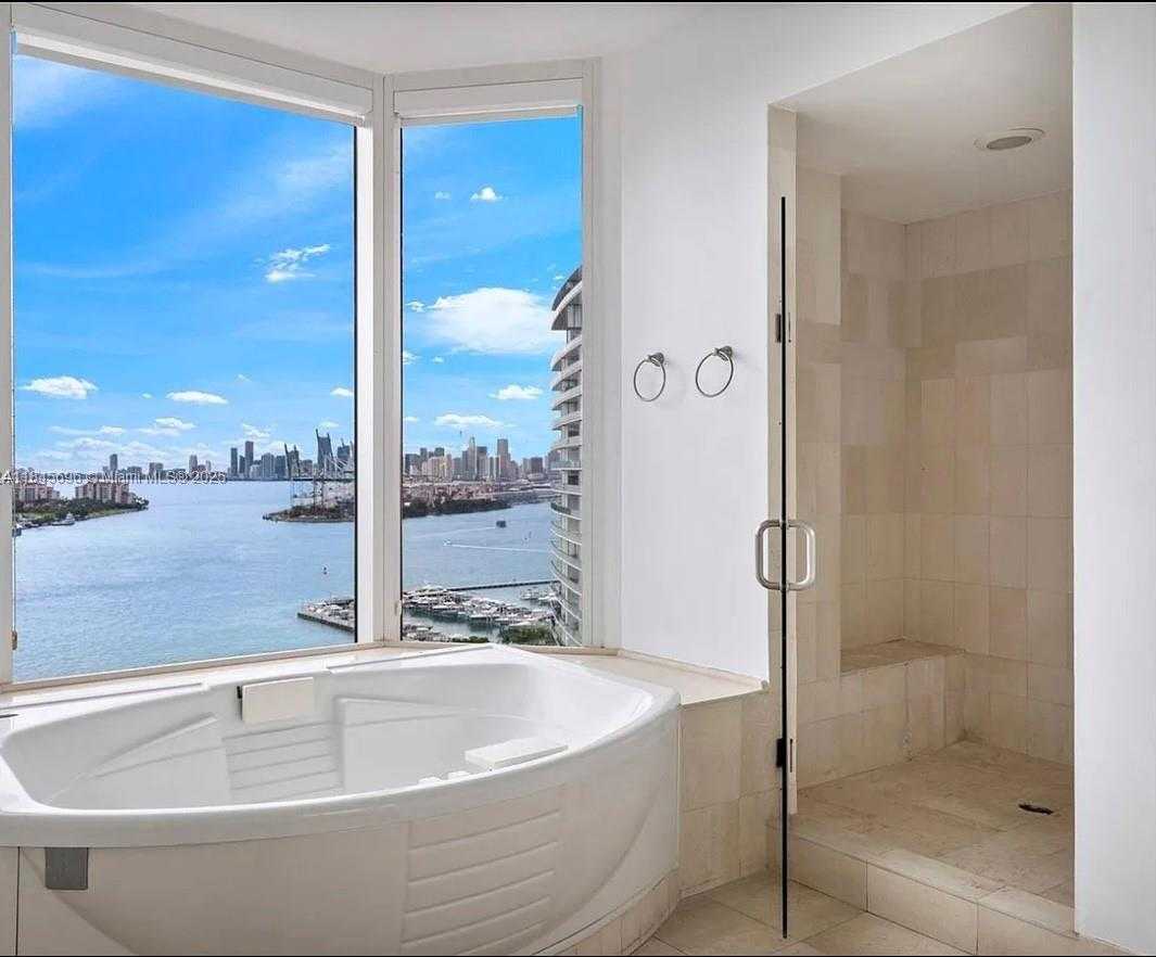 Small Image of 300 SOUTH POINTE DR #1902, Miami Beach Number 21