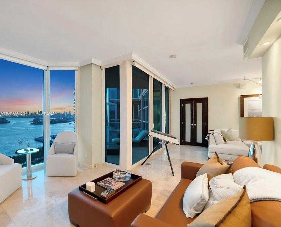 Small Image of 300 SOUTH POINTE DR #1902, Miami Beach Number 24