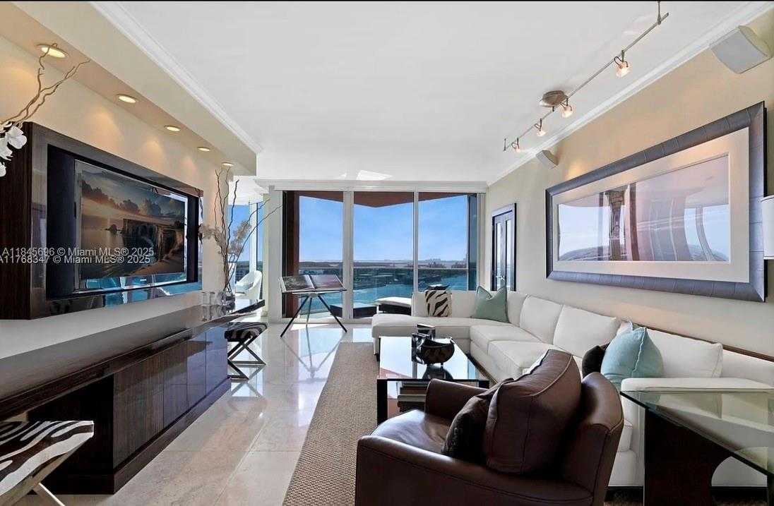 Small Image of 300 SOUTH POINTE DR #1902, Miami Beach Number 5