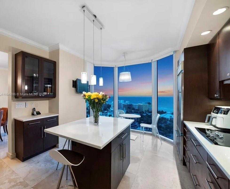 Small Image of 300 SOUTH POINTE DR #1902, Miami Beach Number 7
