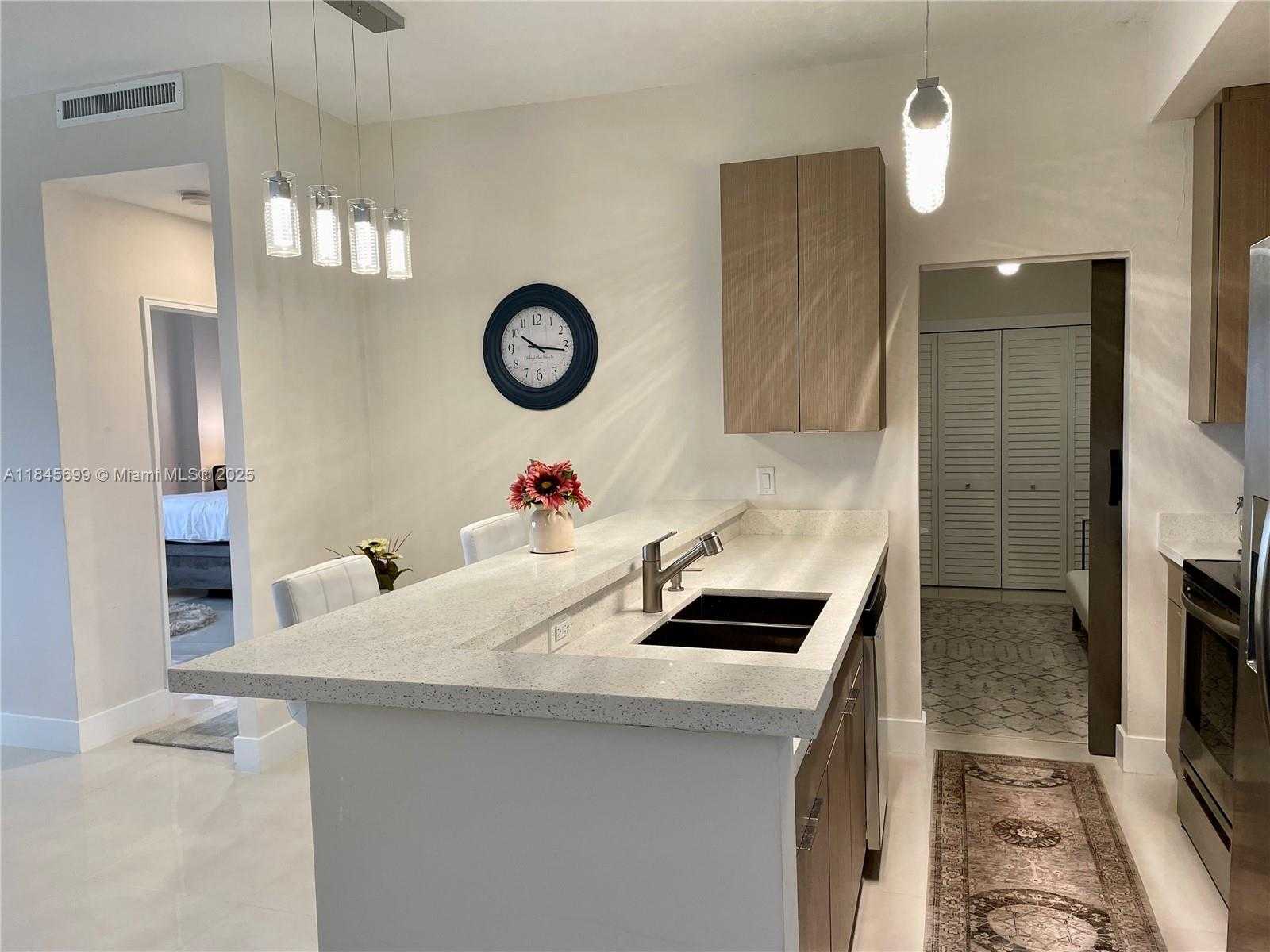 Small Image of 10185 COLLINS AVE #PH06(+DEN), Bal Harbour Number 2