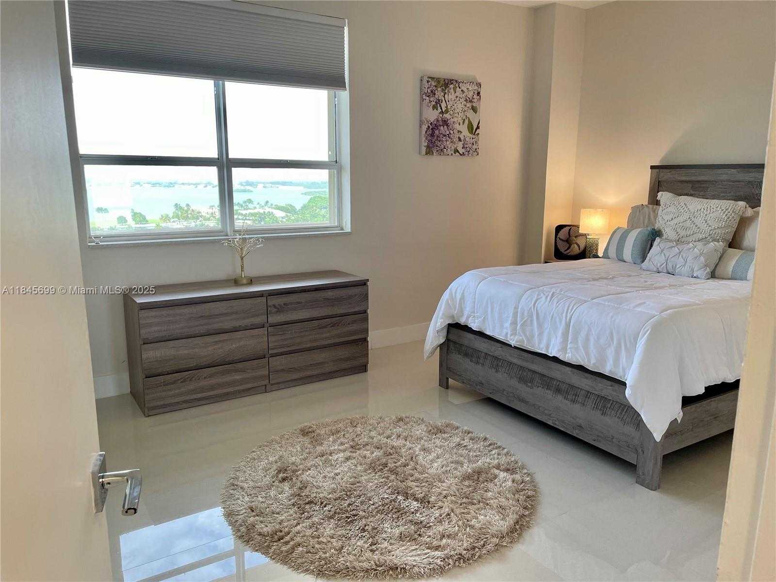 Small Image of 10185 COLLINS AVE #PH06(+DEN), Bal Harbour Number 24