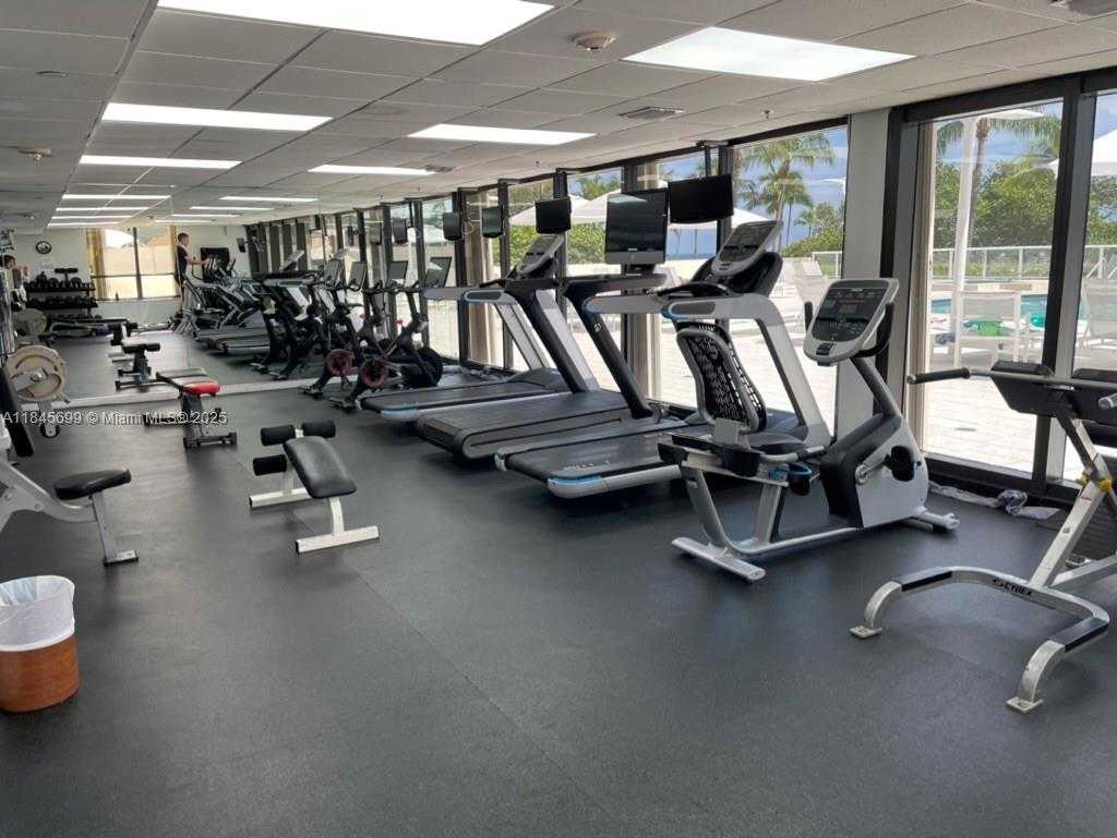 Small Image of 10185 COLLINS AVE #PH06(+DEN), Bal Harbour Number 26