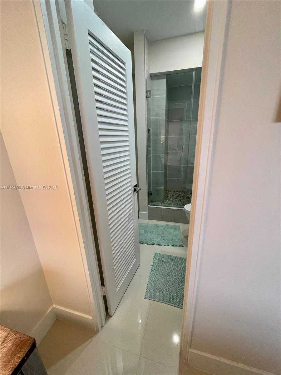 Small Image of 10185 COLLINS AVE #PH06(+DEN), Bal Harbour Number 29