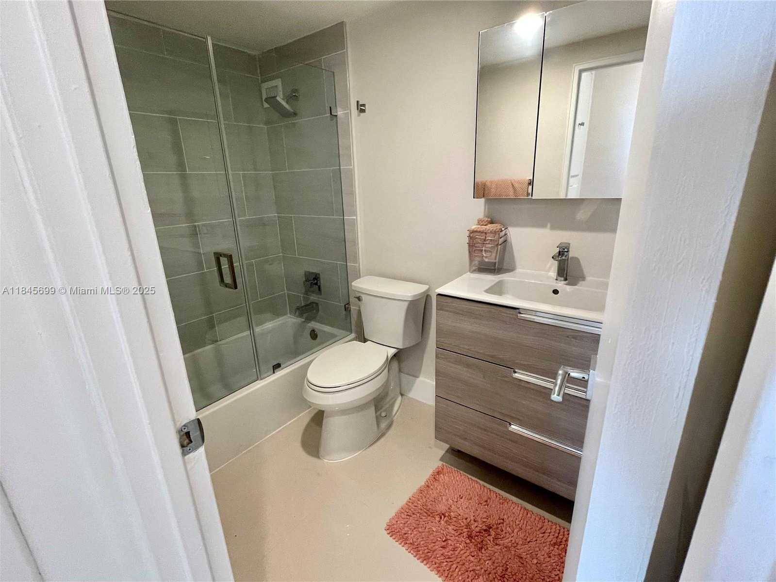 Small Image of 10185 COLLINS AVE #PH06(+DEN), Bal Harbour Number 37