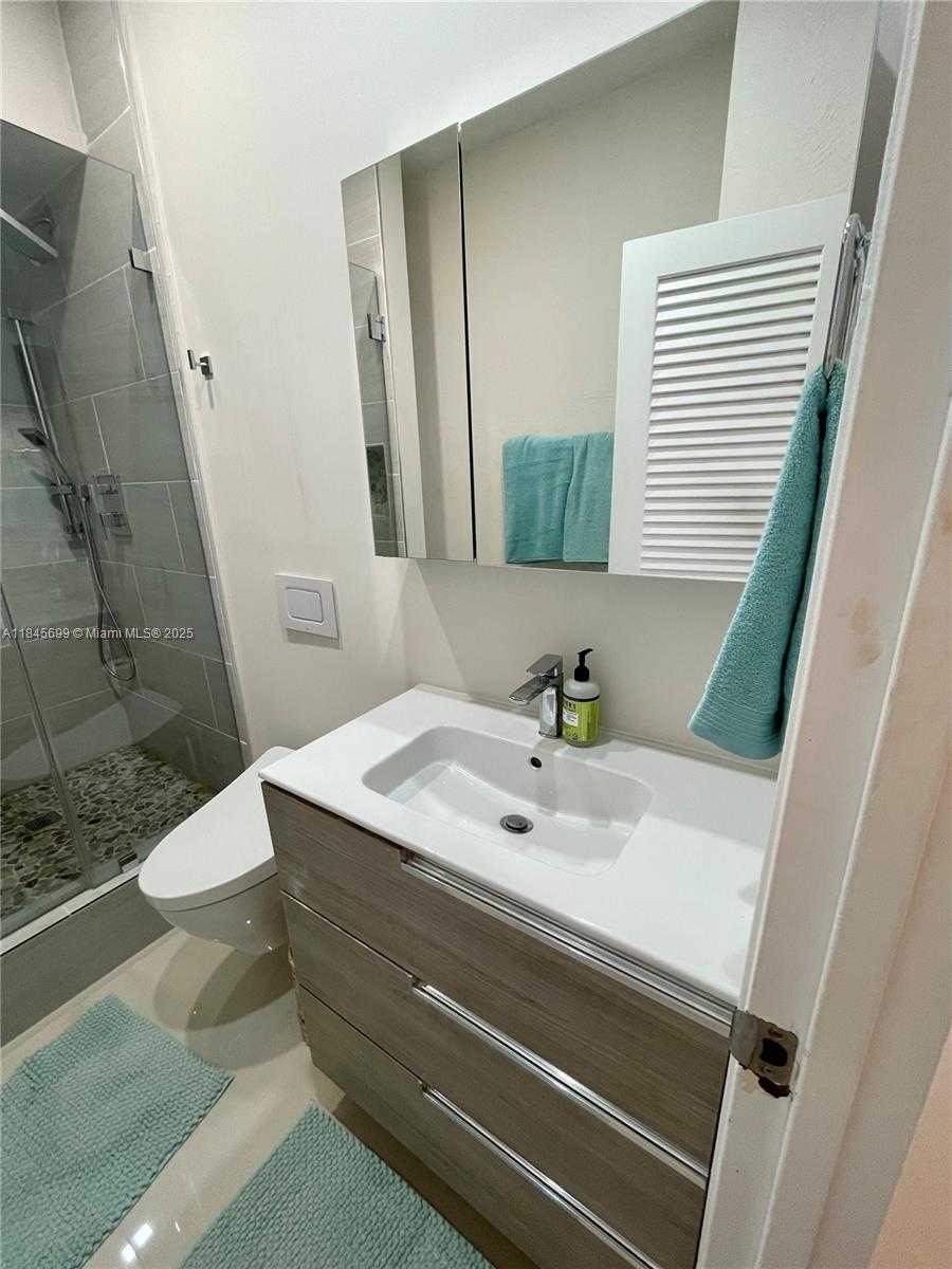 Small Image of 10185 COLLINS AVE #PH06(+DEN), Bal Harbour Number 7