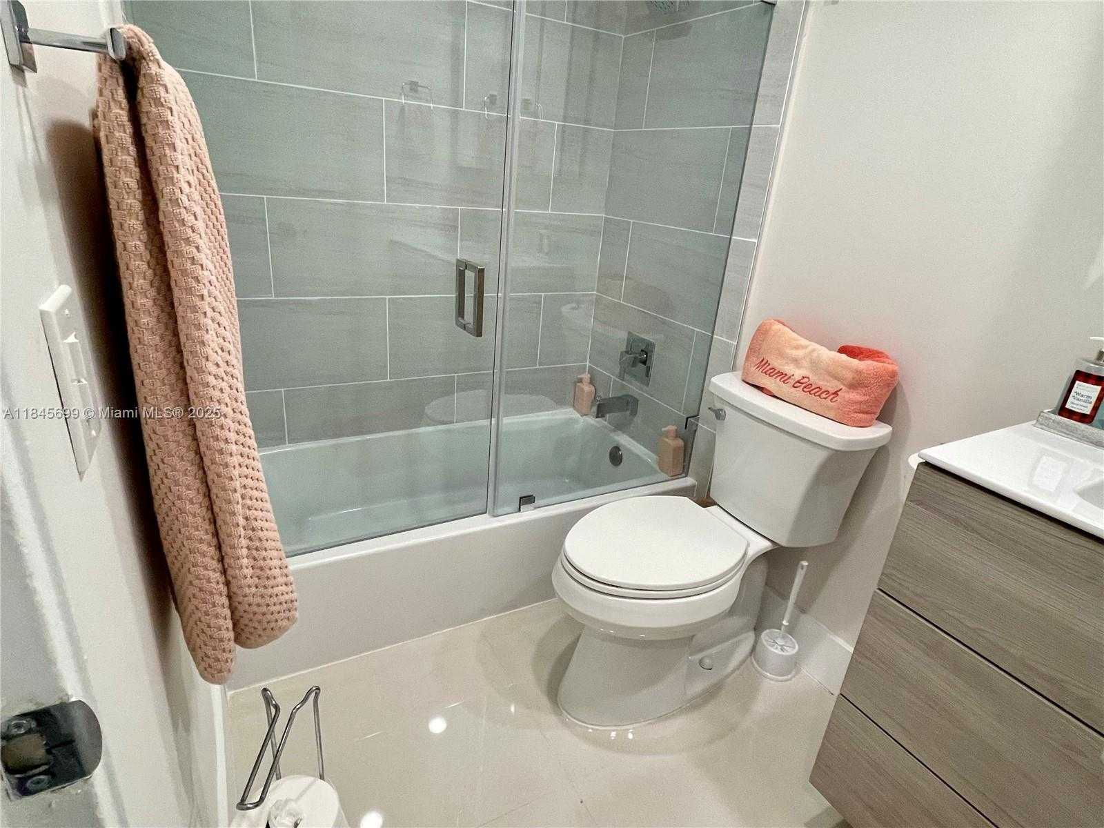 Small Image of 10185 COLLINS AVE #PH06(+DEN), Bal Harbour Number 8