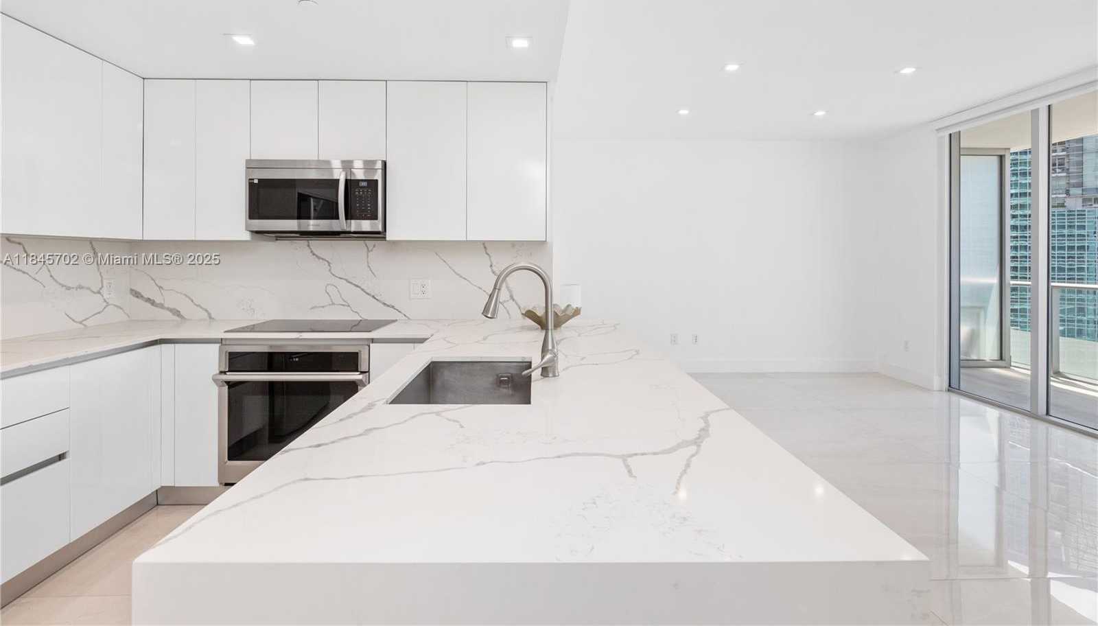 Small Image of 1300 BRICKELL BAY DR #3100, Miami Number 12