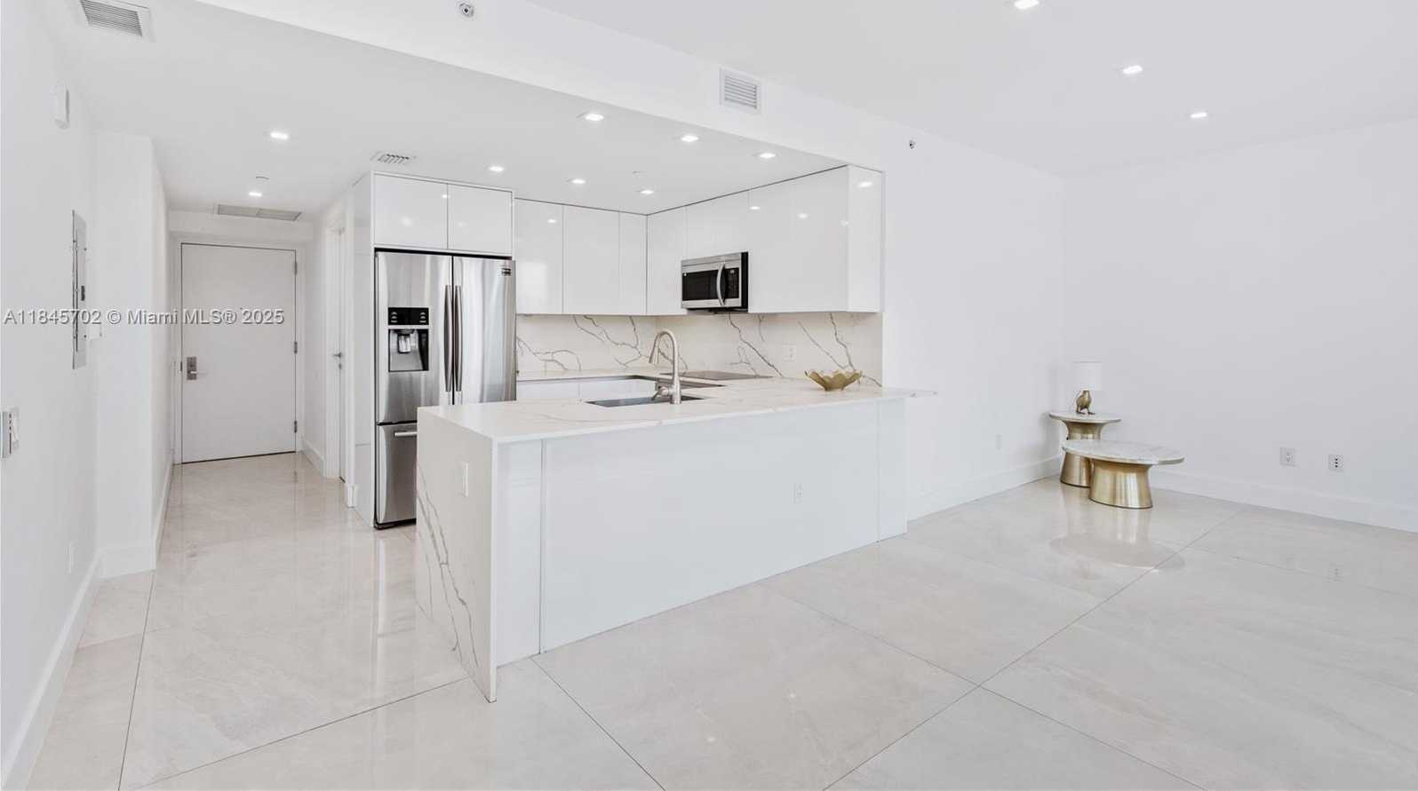 Small Image of 1300 BRICKELL BAY DR #3100, Miami Number 13