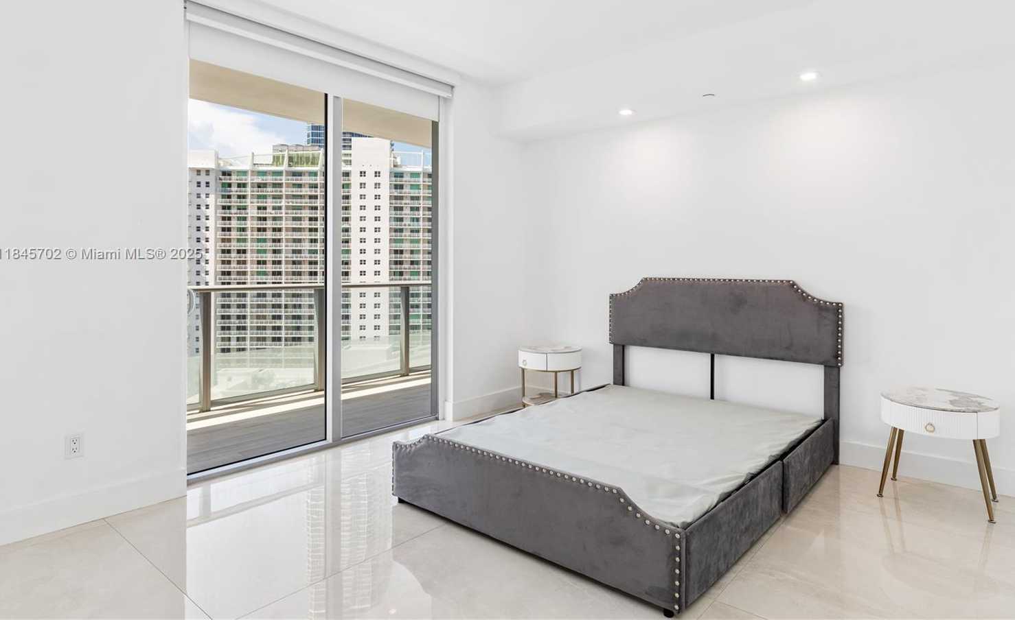 Small Image of 1300 BRICKELL BAY DR #3100, Miami Number 20