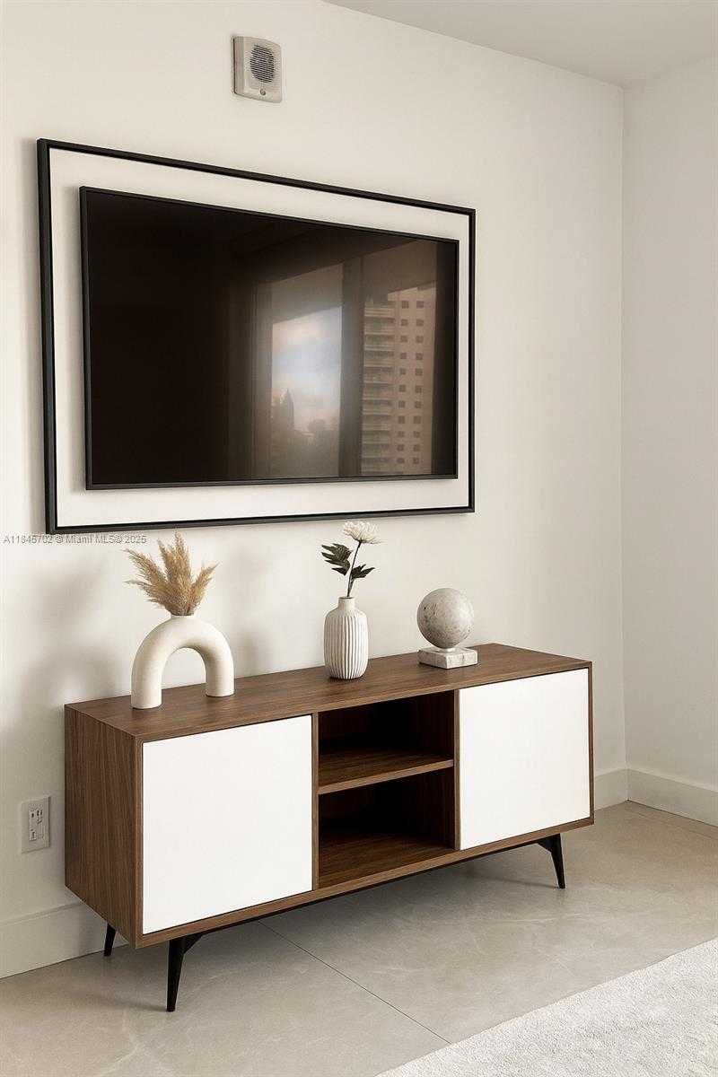 Small Image of 1300 BRICKELL BAY DR #3100, Miami Number 22