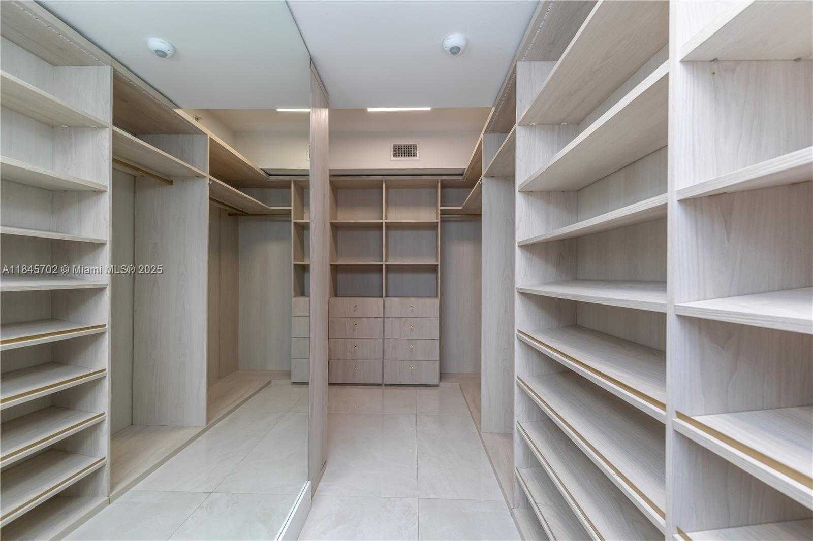 Small Image of 1300 BRICKELL BAY DR #3100, Miami Number 24