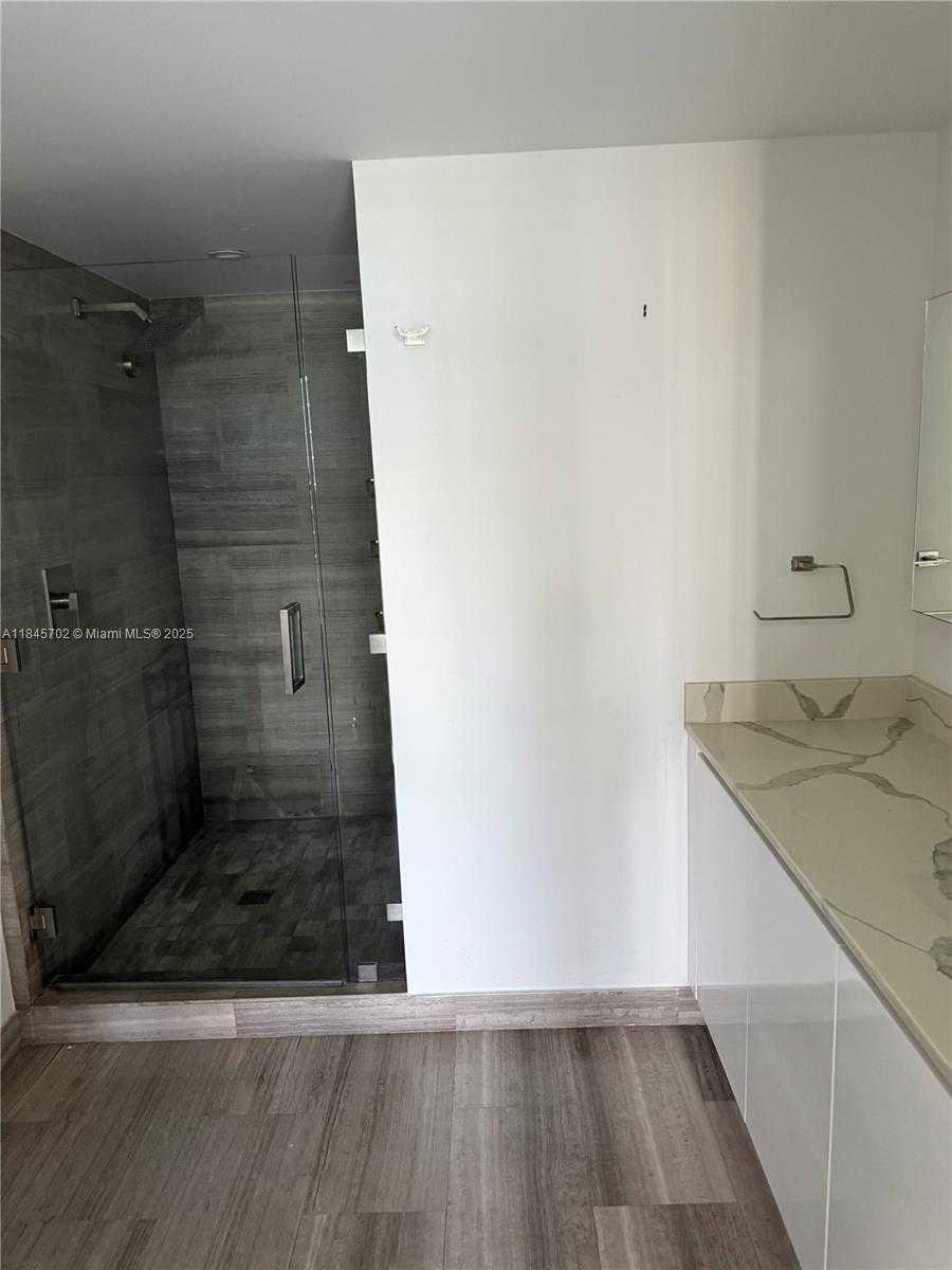 Small Image of 1300 BRICKELL BAY DR #3100, Miami Number 29