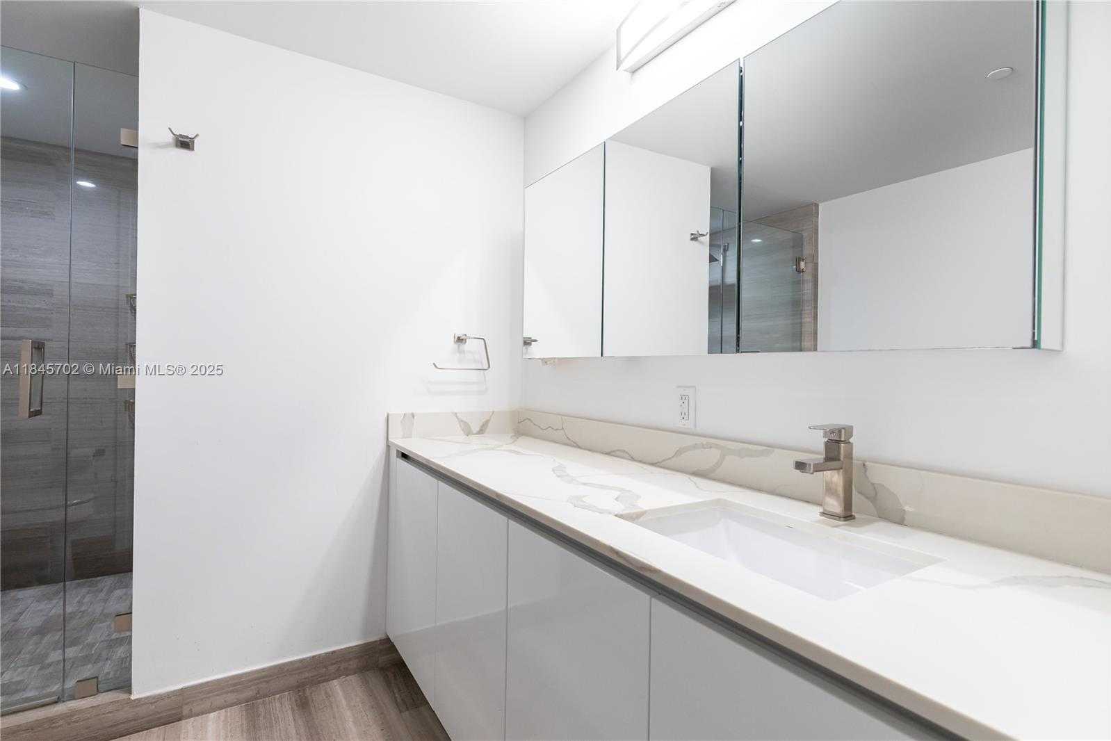 Small Image of 1300 BRICKELL BAY DR #3100, Miami Number 30