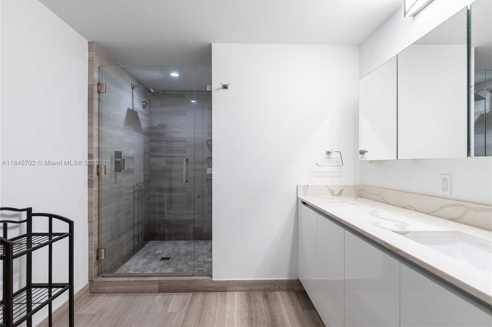 Small Image of 1300 BRICKELL BAY DR #3100, Miami Number 32