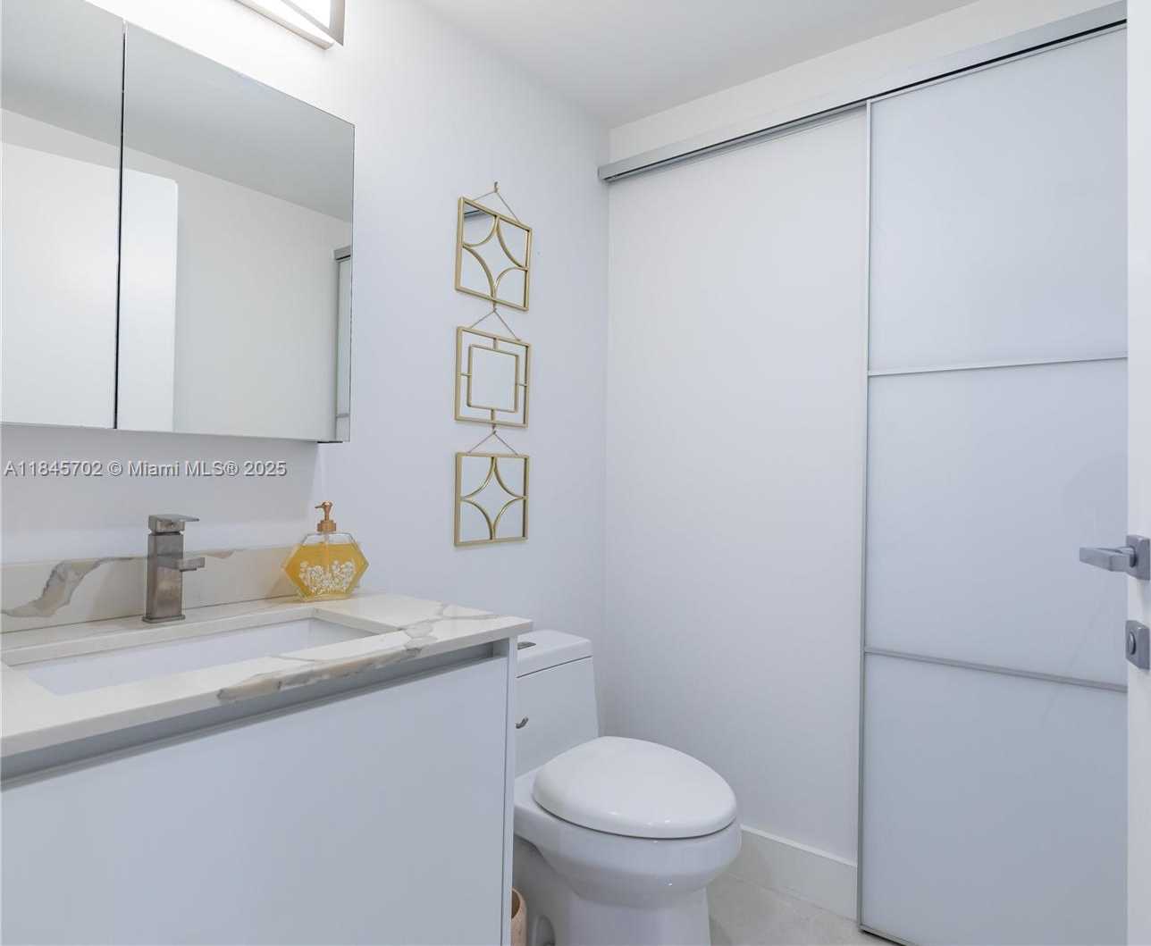 Small Image of 1300 BRICKELL BAY DR #3100, Miami Number 34