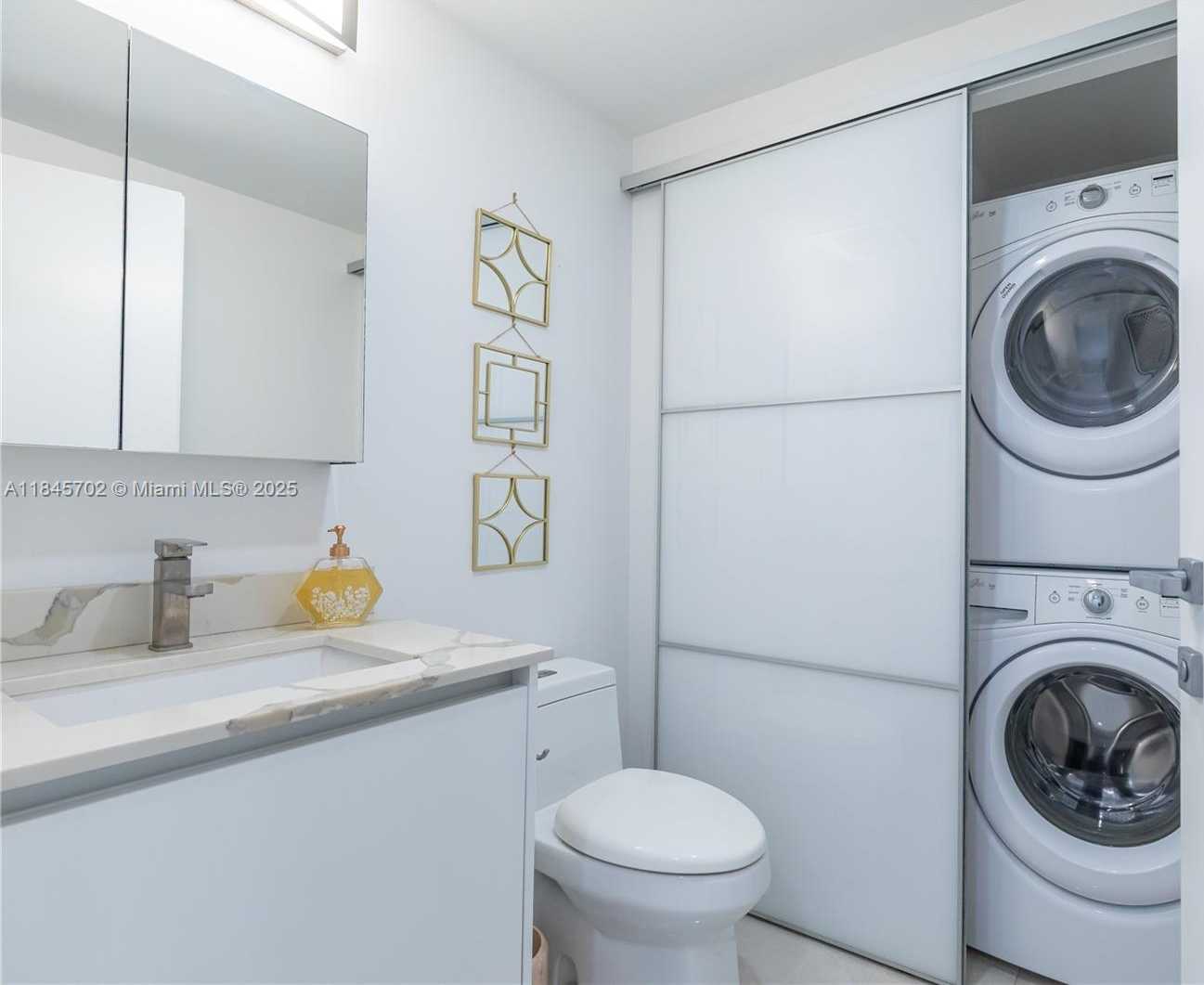 Small Image of 1300 BRICKELL BAY DR #3100, Miami Number 35