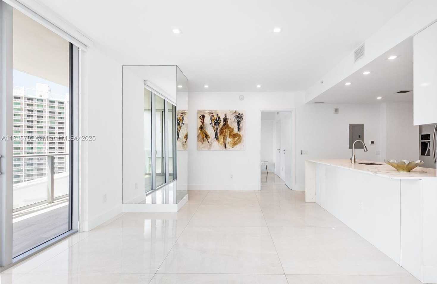 Small Image of 1300 BRICKELL BAY DR #3100, Miami Number 4