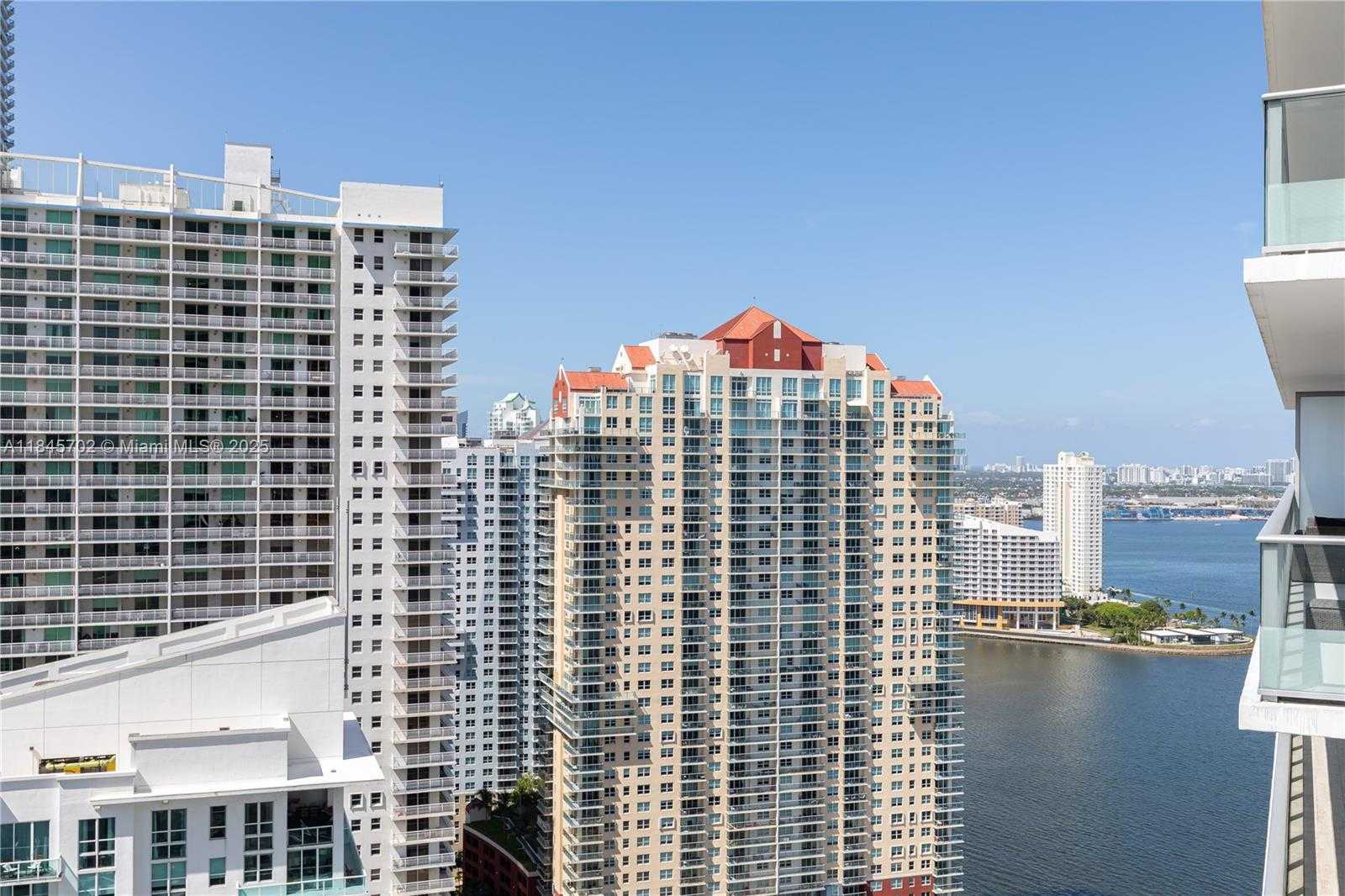 Small Image of 1300 BRICKELL BAY DR #3100, Miami Number 43