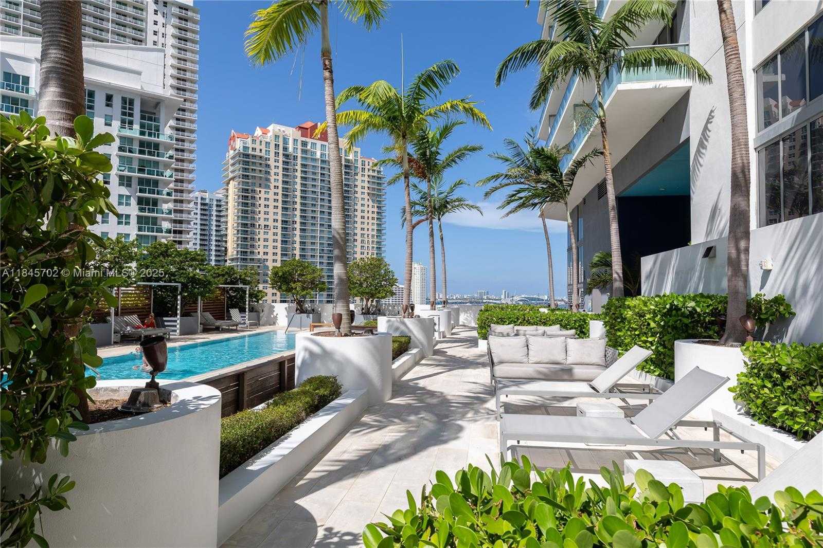 Small Image of 1300 BRICKELL BAY DR #3100, Miami Number 53