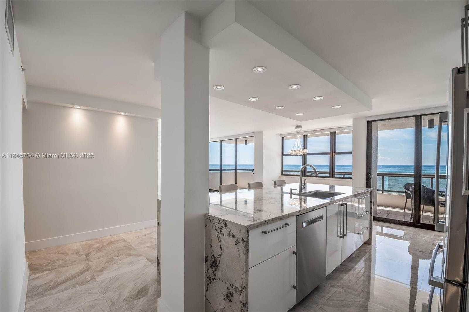 Small Image of 2555 COLLINS AVE #1201, Miami Beach Number 10