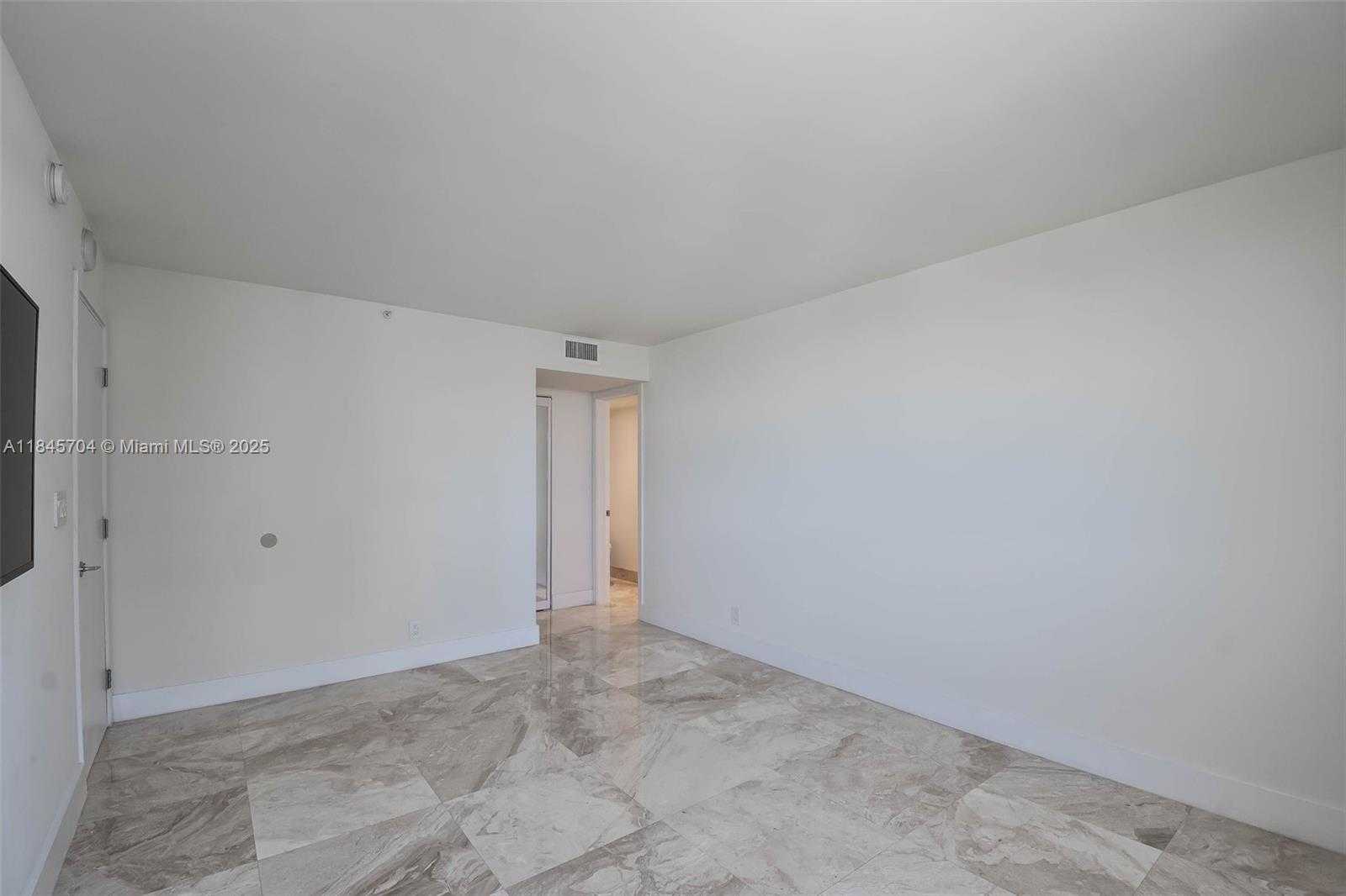 Small Image of 2555 COLLINS AVE #1201, Miami Beach Number 20