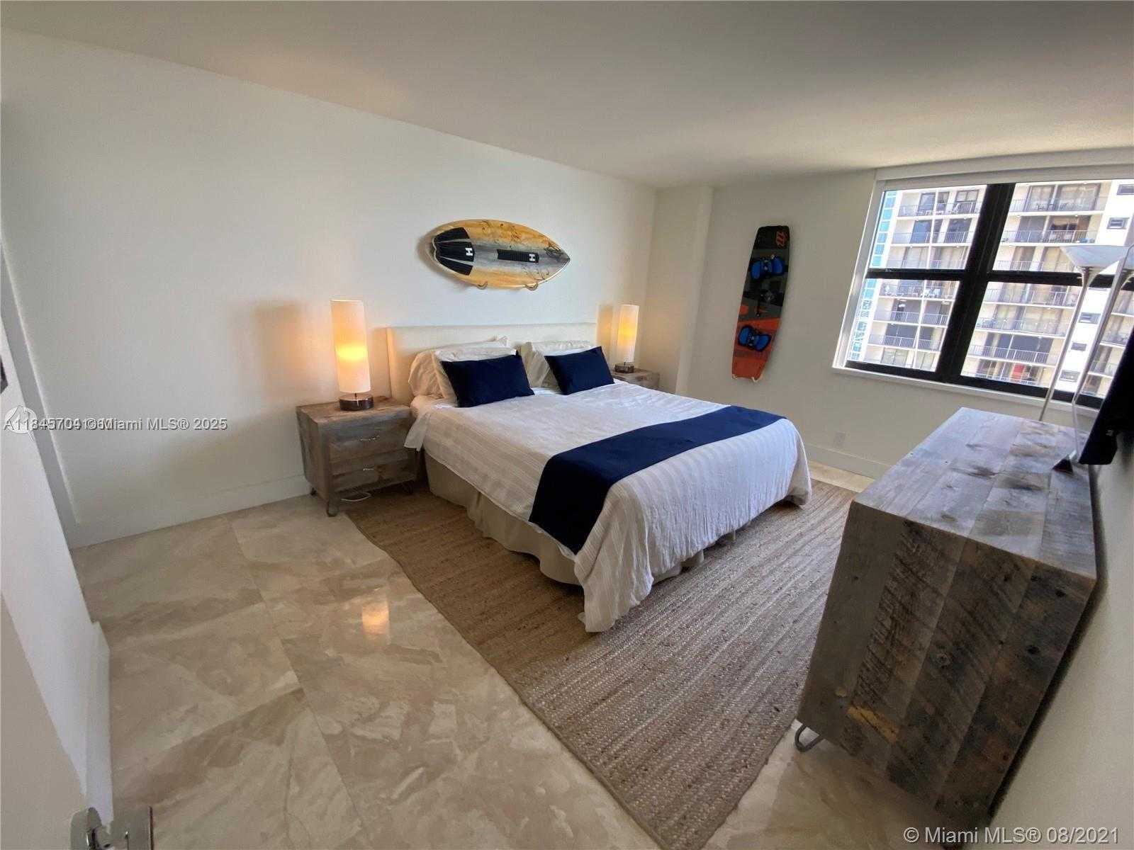 Small Image of 2555 COLLINS AVE #1201, Miami Beach Number 24