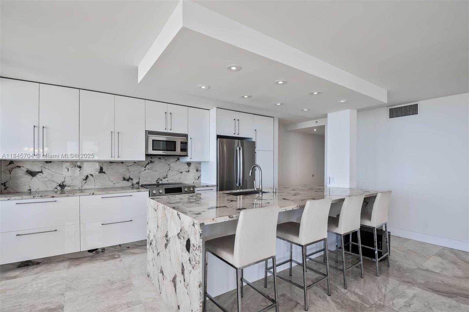 Small Image of 2555 COLLINS AVE #1201, Miami Beach Number 3