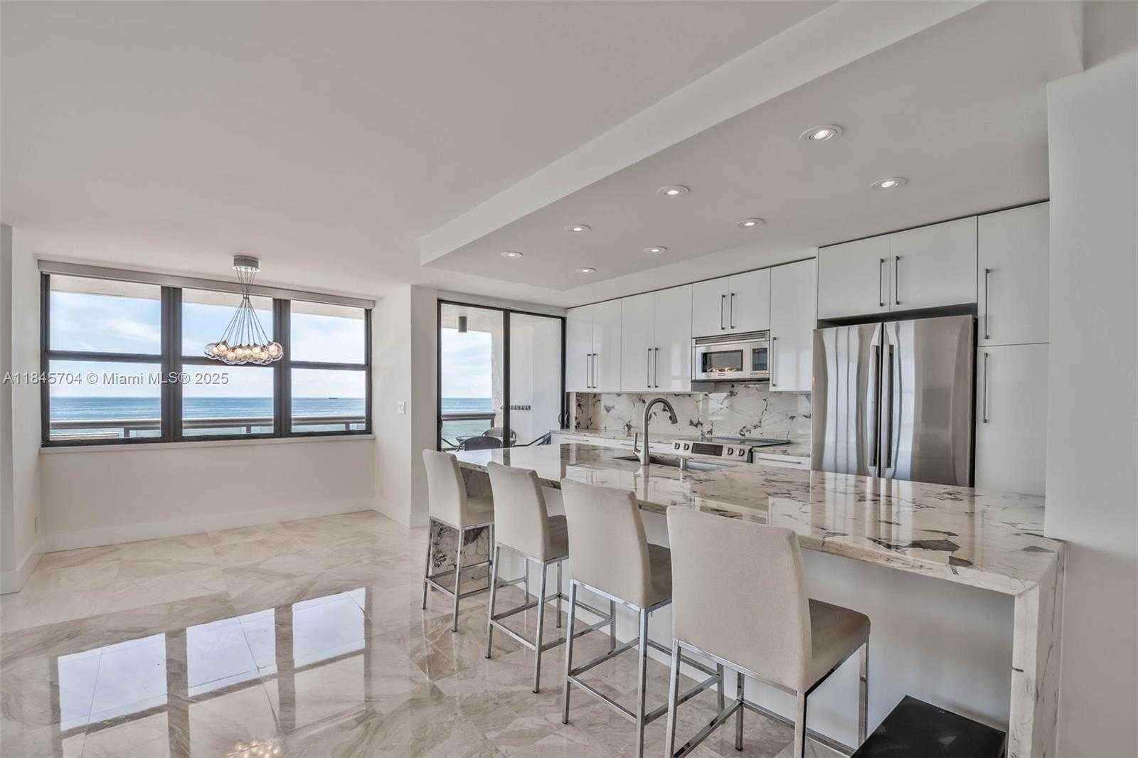 Small Image of 2555 COLLINS AVE #1201, Miami Beach Number 4