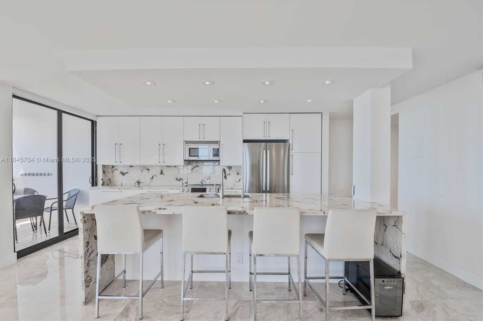 Small Image of 2555 COLLINS AVE #1201, Miami Beach Number 5