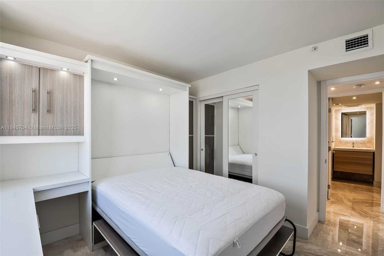 Small Image of 2555 COLLINS AVE #1201, Miami Beach Number 9