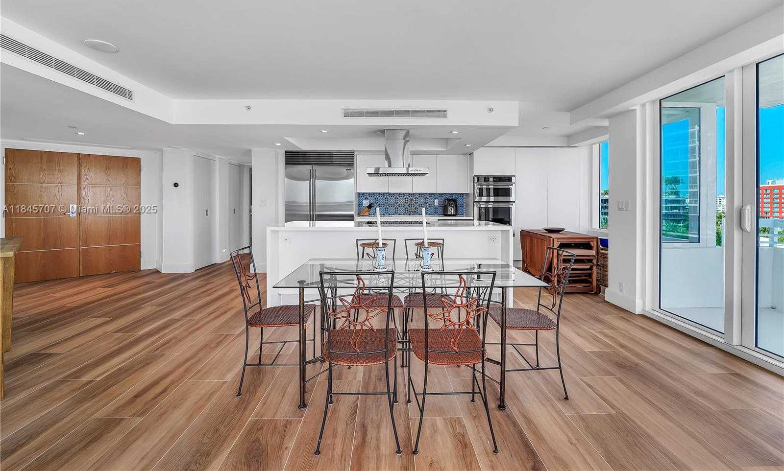 Small Image of 400 SOUTH POINTE DR #704, Miami Beach Number 10