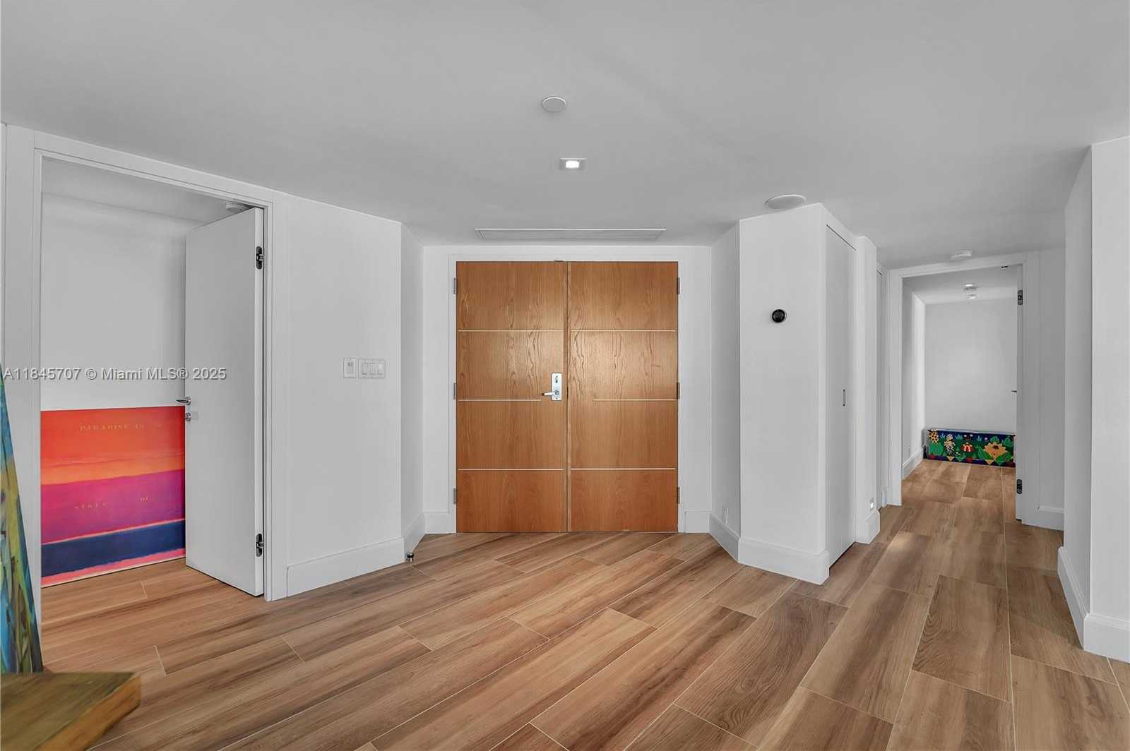 Small Image of 400 SOUTH POINTE DR #704, Miami Beach Number 17