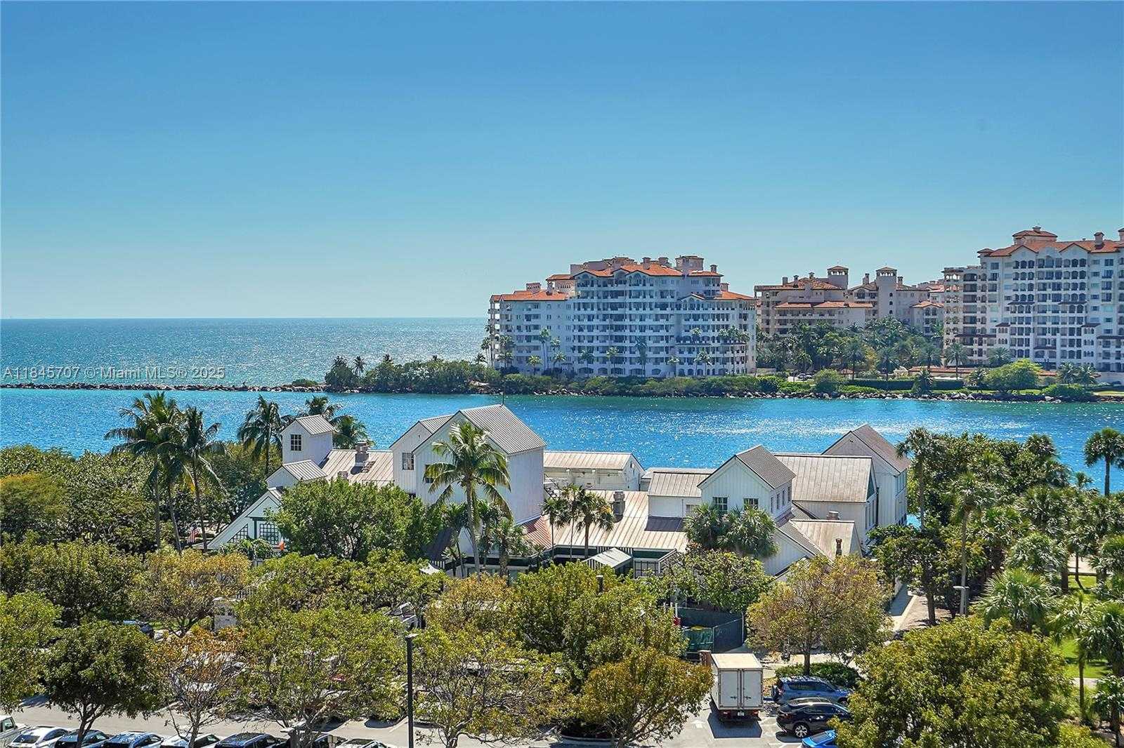 Small Image of 400 SOUTH POINTE DR #704, Miami Beach Number 18