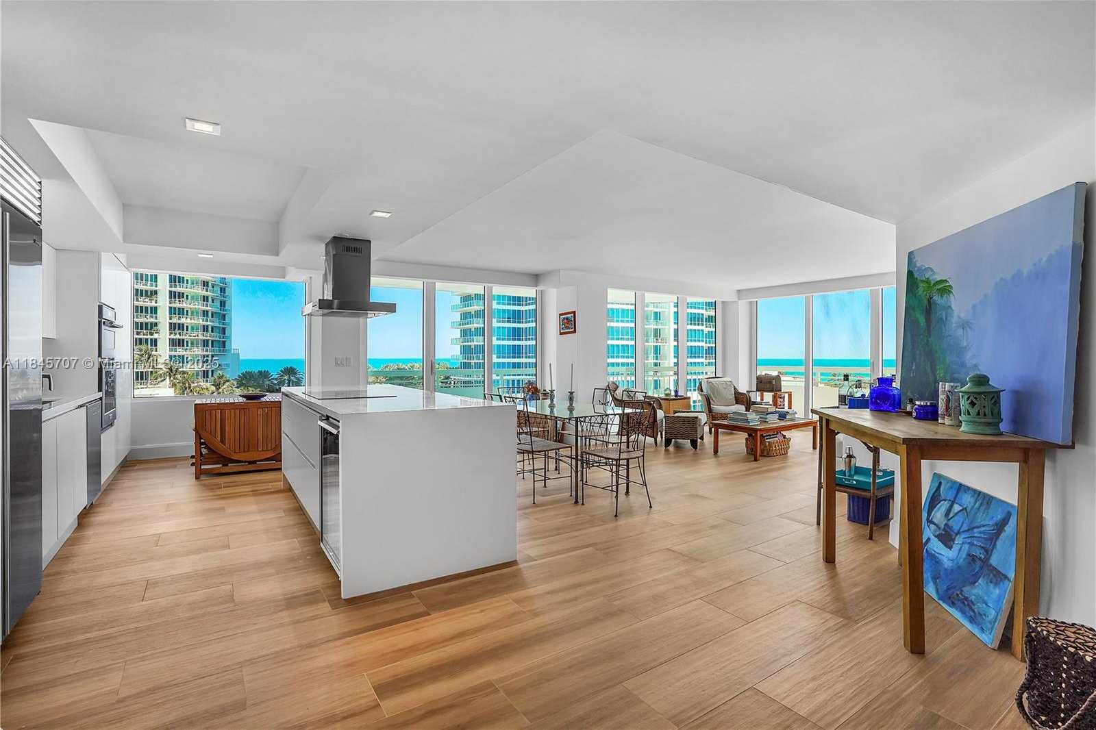 Small Image of 400 SOUTH POINTE DR #704, Miami Beach Number 2